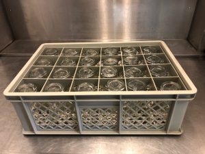 Krat 24x 25cl karaf pinda- notenvaasje